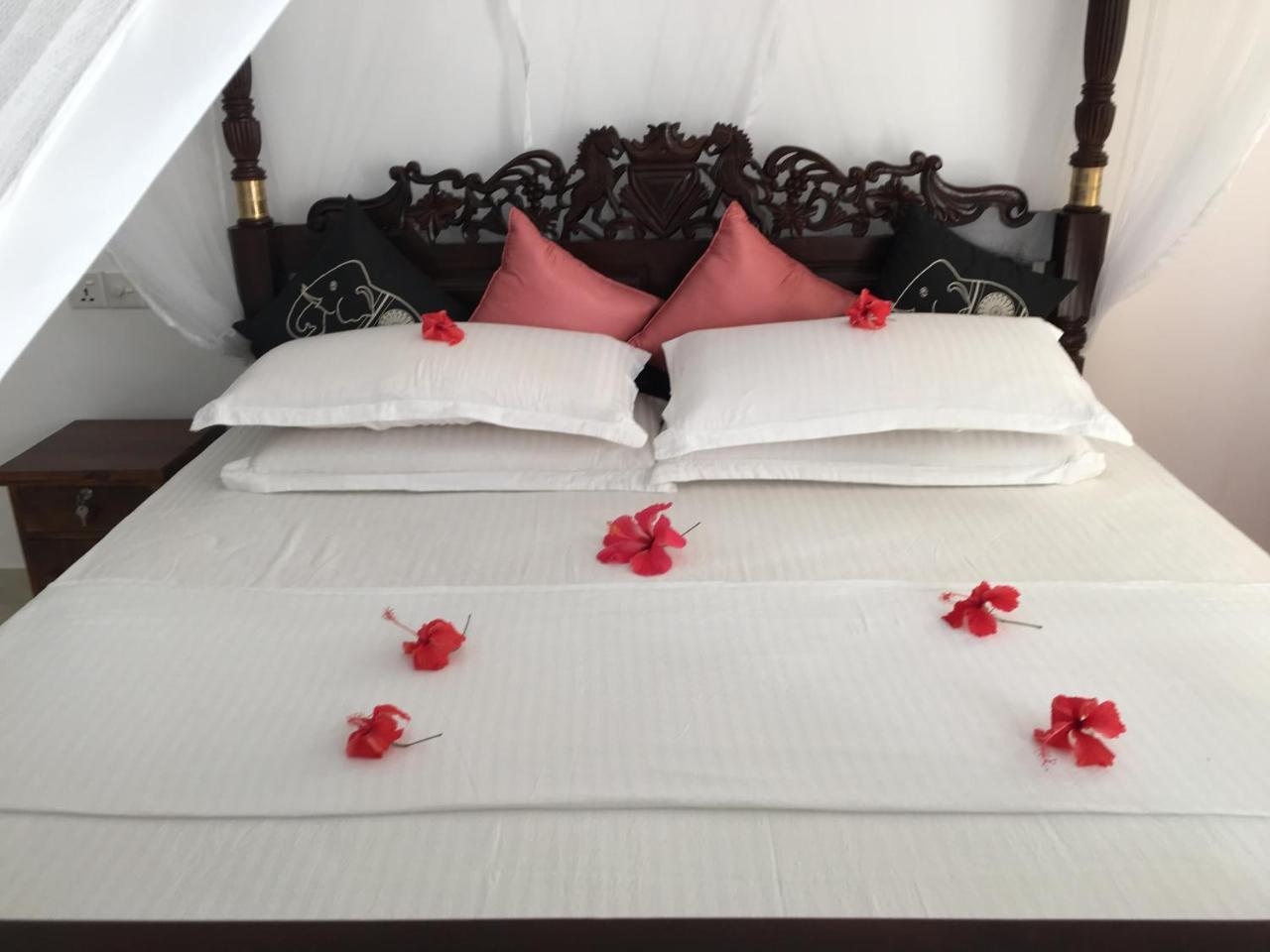 Sea Breeze Hotel Bentota Luaran gambar