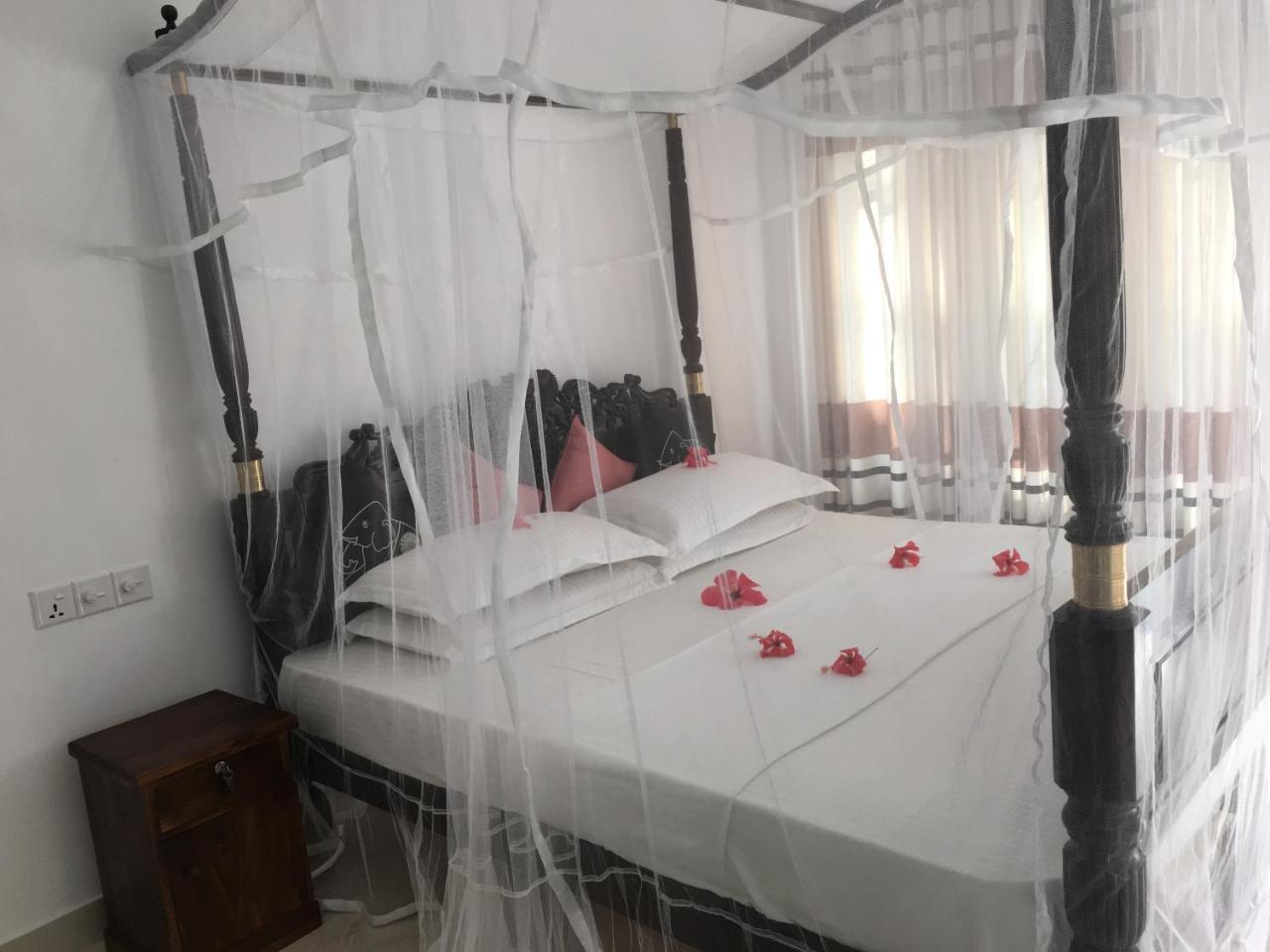 Sea Breeze Hotel Bentota Luaran gambar